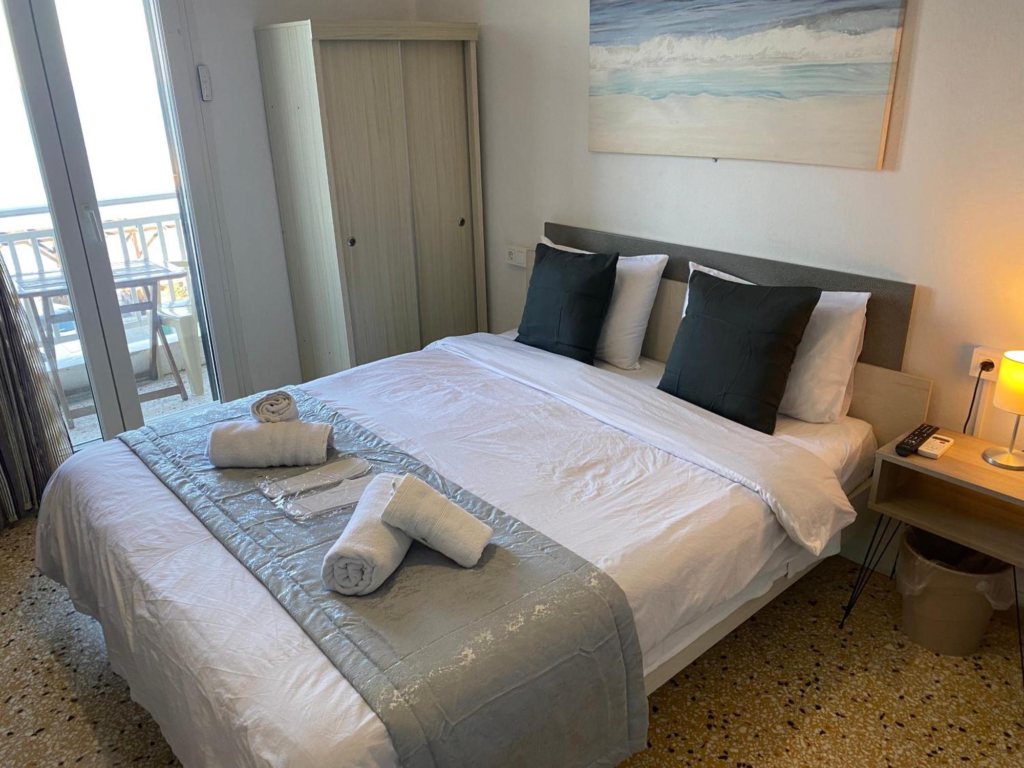 Sunset View Rooms Agia Triada  Exterior photo